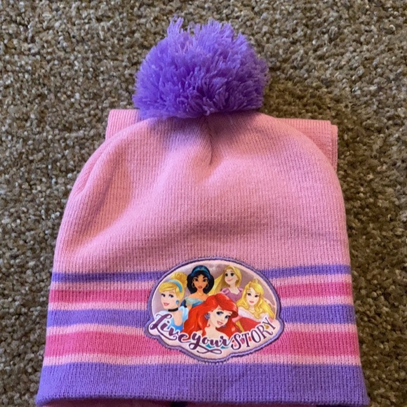 Hat,gloves,scarf - Picture 4 of 4